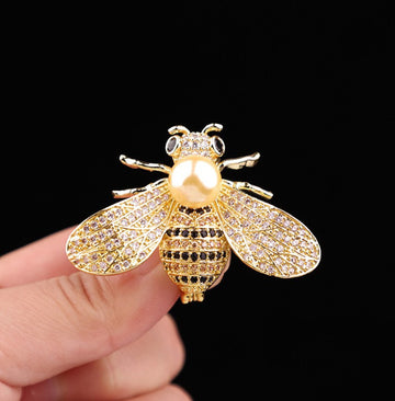 XSB179 - Golden Bee Saree Brooch